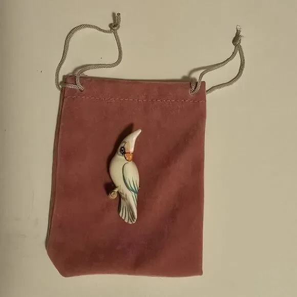 Vintage Wooden Takahashi Style Hand Painted Cockatoo Bird Pin Brooch 2.25" X .75 - Picture 3 of 12